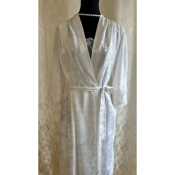 Vintage Bellina bridal white house coat and nightgown with lace trimmings - Picture 1 of 11